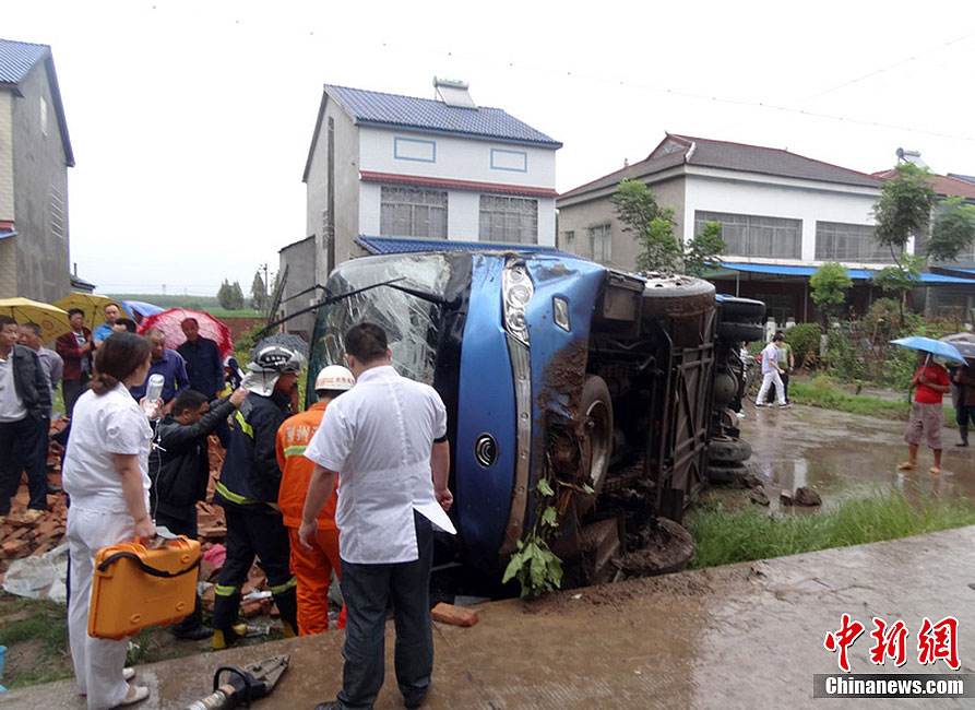 朝鲜交通事故游客名单职业